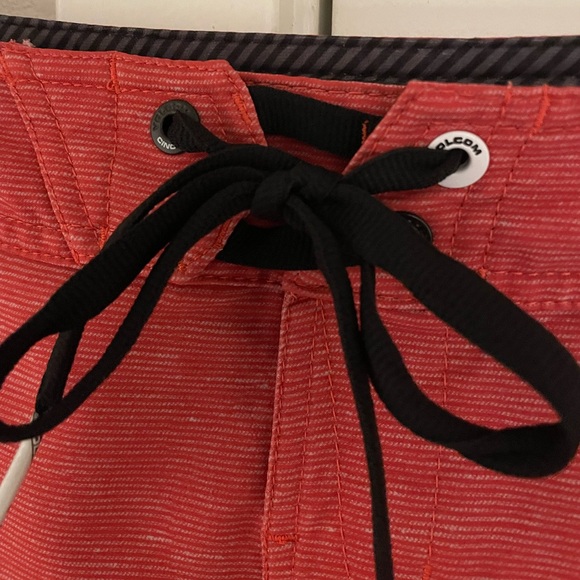 Volcom Board Shorts Unlined, Salmon Pink Marbled with White, Size 34, 9" Inseam - Picture 3 of 7